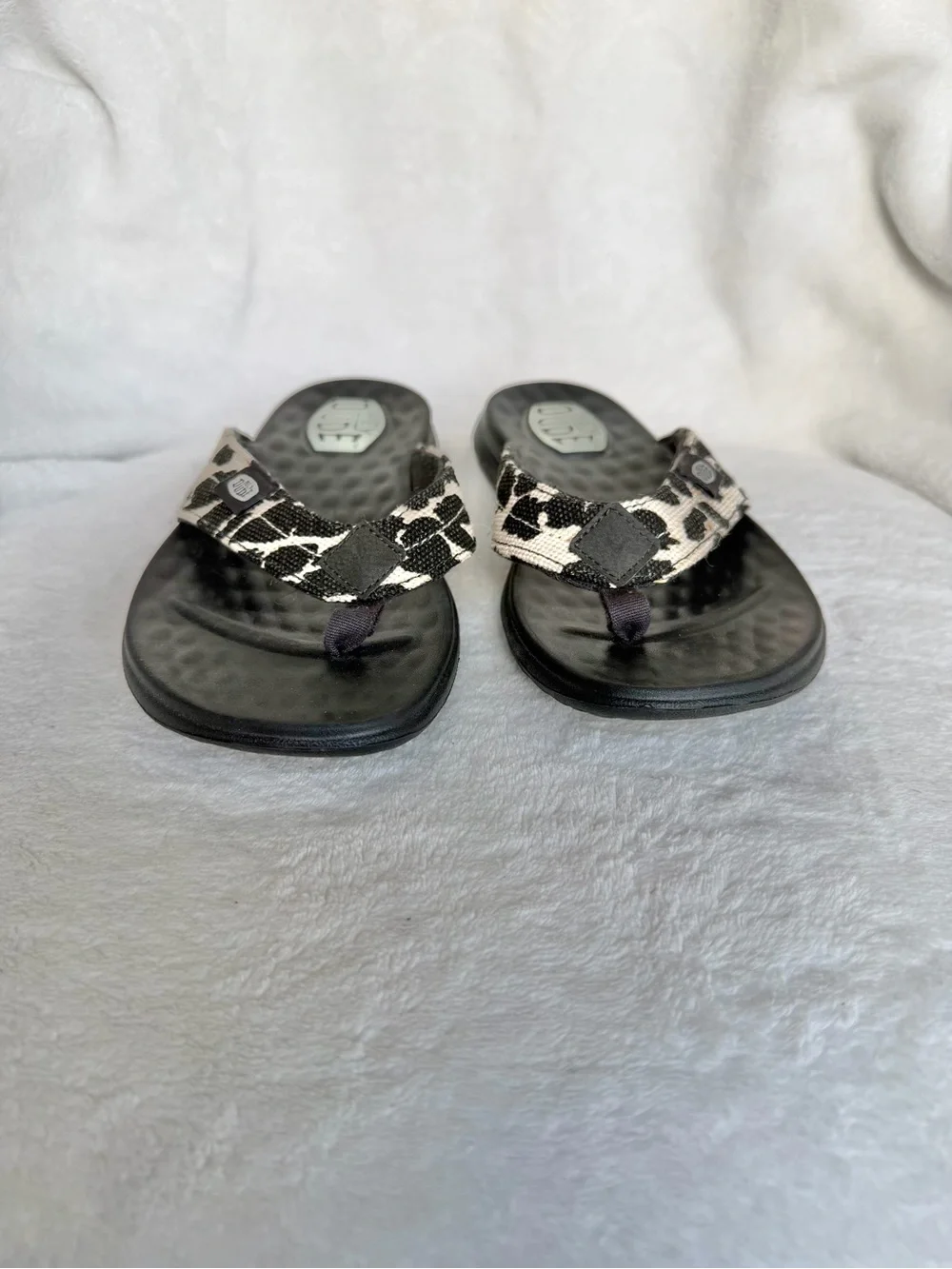 Hey Dude Women’s Black Footbed Leopard-Print Thong Sandals Size 6